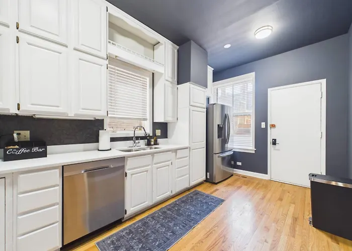 Luxury Wrigley Getaway 2br Parking Apartamento