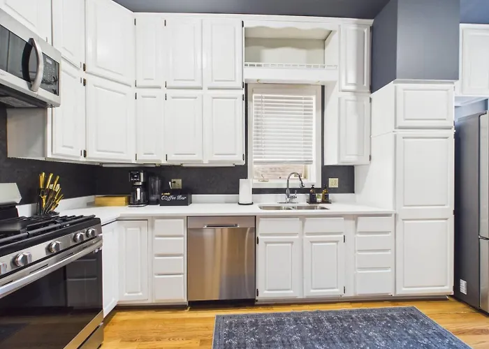 Luxury Wrigley Getaway 2br Parking Apartamento
