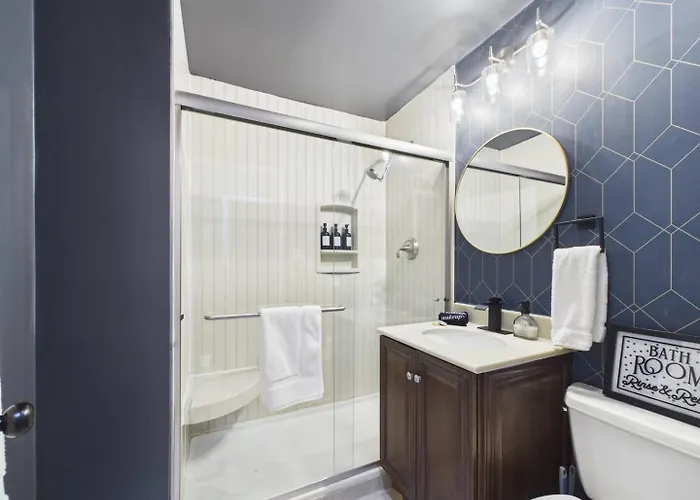 Luxury Wrigley Getaway 2br Parking * Chicago