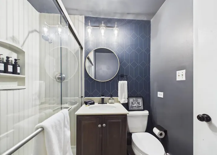 Luxury Wrigley Getaway 2br Parking Apartamento *