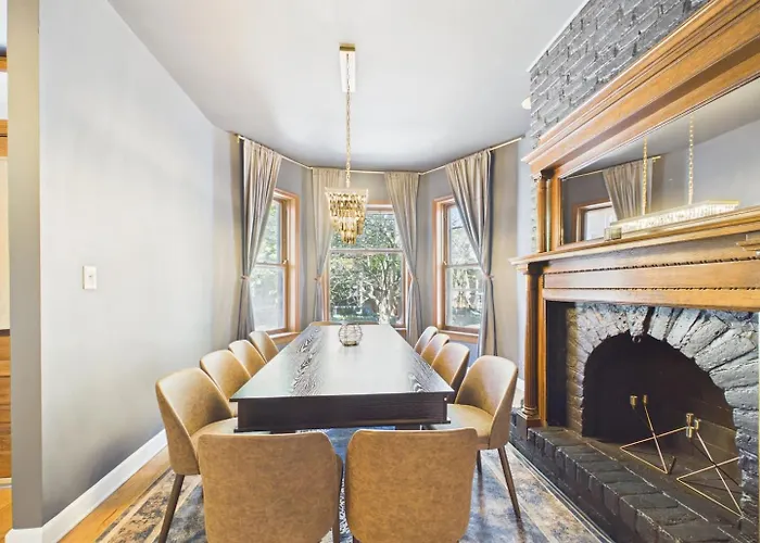Luxury Wrigley Getaway 2br Parking * Chicago