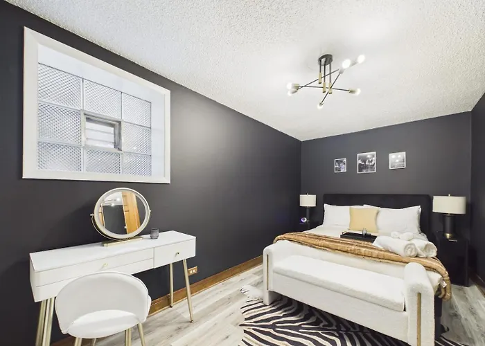Luxury Wrigley Getaway 2br Parking *