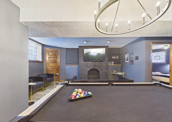 Luxury Wrigley Getaway 2br Parking
