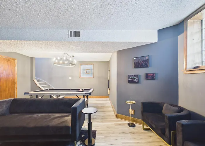 Luxury Wrigley Getaway 2br Parking Apartamento