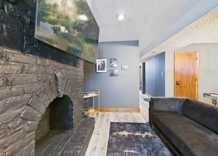 Luxury Wrigley Getaway 2br Parking