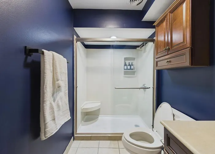 Luxury Wrigley Getaway 2br Parking