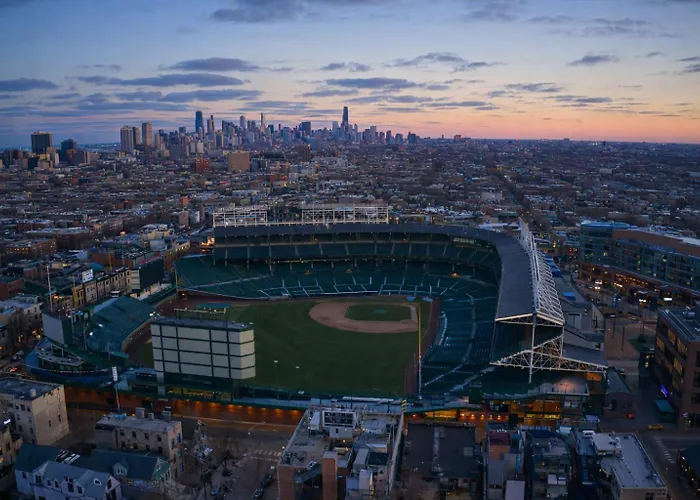 Luxury Wrigley Getaway 2br Parking *