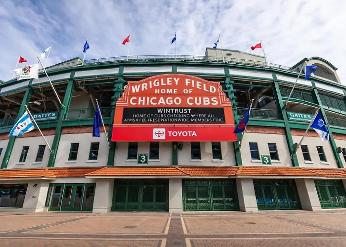 Luxury Wrigley Getaway 2br Parking * Chicago