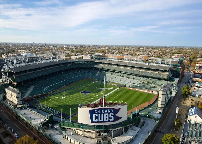 Luxury Wrigley Getaway 2br Parking * Chicago